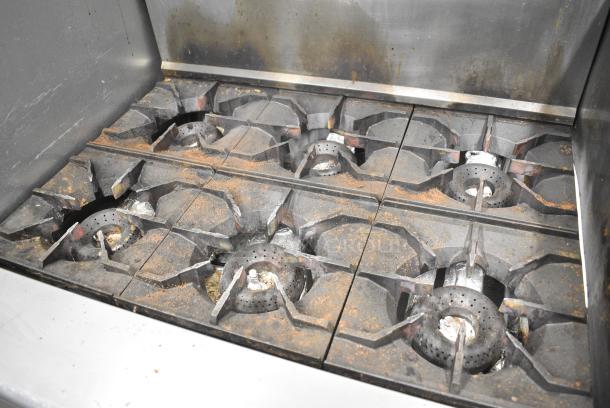 American Range Stainless Steel Commercial Natural Gas Powered 6 Burner Range w/ Oven, Over Shelf, Back Splash and Right Side Splash Guard. - Image 3 of 7
