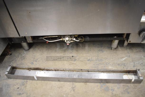 American Range Stainless Steel Commercial Natural Gas Powered 6 Burner Range w/ Oven, Over Shelf, Back Splash and Right Side Splash Guard. - Image 6 of 7