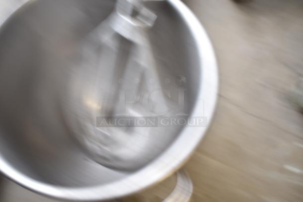 Hobart A 200 T Metal Commercial Countertop 20 Quart Planetary Dough Mixer w/ Mixing Bowl and Paddle Attachment, Missing Bowl Cradle. 115 Volts, 1 Phase. Tested and Working! - Image 4 of 7