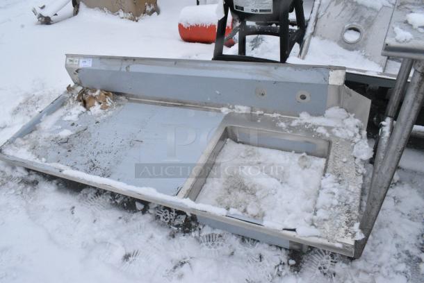 BRAND NEW SCRATCH AND DENT! Regency 600DDT72L 16 Gauge 6' Soiled / Dirty Dish Table - Left Drainboard. No Legs. - Image 2 of 4