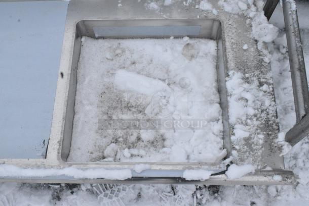 BRAND NEW SCRATCH AND DENT! Regency 600DDT72L 16 Gauge 6' Soiled / Dirty Dish Table - Left Drainboard. No Legs. - Image 3 of 4