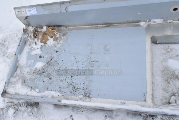 BRAND NEW SCRATCH AND DENT! Regency 600DDT72L 16 Gauge 6' Soiled / Dirty Dish Table - Left Drainboard. No Legs. - Image 4 of 4