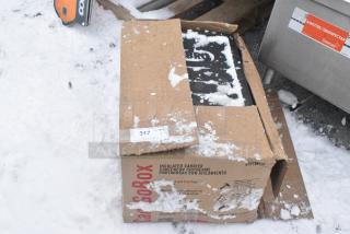 BRAND NEW IN BOX! Cambro EPP180116 Black Insulated Go Box.