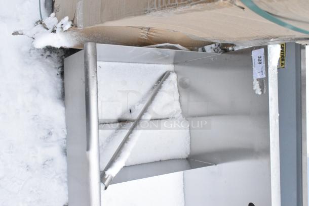 BRAND NEW SCRATCH AND DENT! Stainless Steel 3 Bay Sink w/ 1 Leg - Image 2 of 4