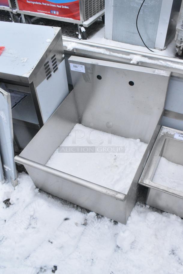 BRAND NEW SCRATCH AND DENT! Stainless Steel Single Bay Sink. No Legs. - Image 2 of 3