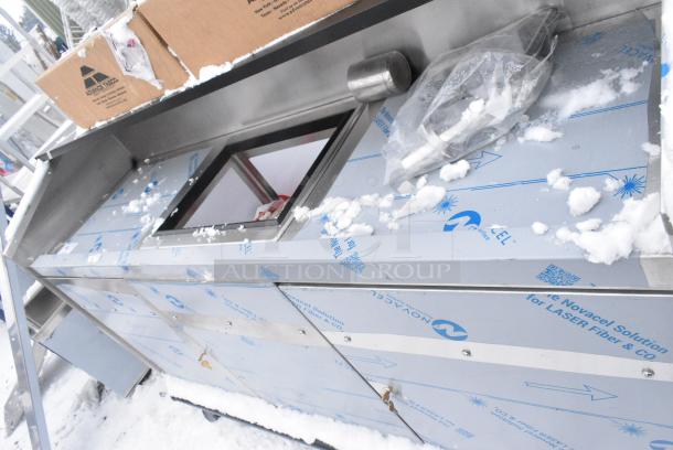 BRAND NEW SCRATCH AND DENT! Stainless Steel Portable Bar w/ Sink Bay on Commercial Casters. - Image 4 of 5