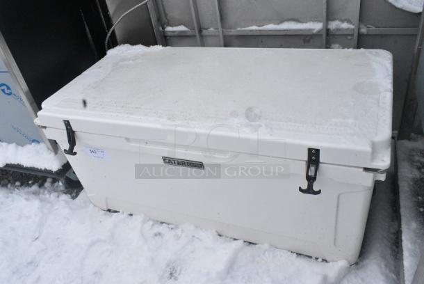 BRAND NEW SCRATCH AND DENT! CaterGator White Poly Insulated Portable Cooler - Image 2 of 4