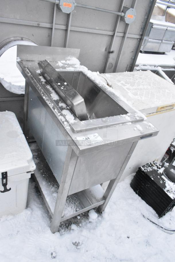 BRAND NEW SCRATCH AND DENT! Stainless Steel Single Bay Sink - Image 1 of 4