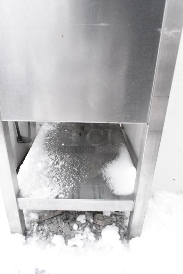 BRAND NEW SCRATCH AND DENT! Stainless Steel Single Bay Sink - Image 4 of 4