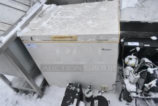 Amana AQC0501DRW Chest Freezer. 115 Volts, 1 Phase.