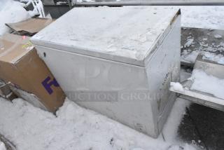 Hisense LC87D6EWD Chest Freezer w/ Hinge Lid. 115 Volts, 1 Phase.