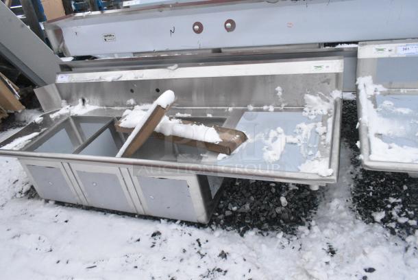 BRAND NEW SCRATCH AND DENT! Regency 600DDTS384RT 16-Gauge 7' Soiled / Dirty Dish Table with 3-Compartment Sink - 16" x 20" x 14" Bowls - Right Drainboard - Image 2 of 6