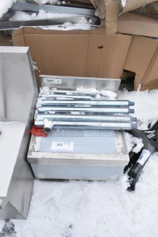 BRAND NEW SCRATCH AND DENT! Regency 600DBU1818 Stainless Steel Underbar Drainboard - 18" x 18"