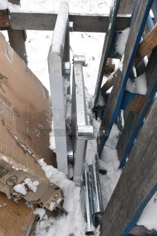 BRAND NEW SCRATCH AND DENT! Steelton 522ETSG2424 24" x 24" 18 Gauge 430 Stainless Steel Work Table with Undershelf