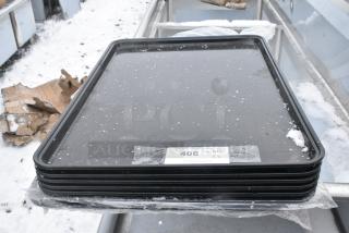 6 BRAND NEW SCRATCH AND DENT! Black Poly Food Trays. 6 Times Your Bid!