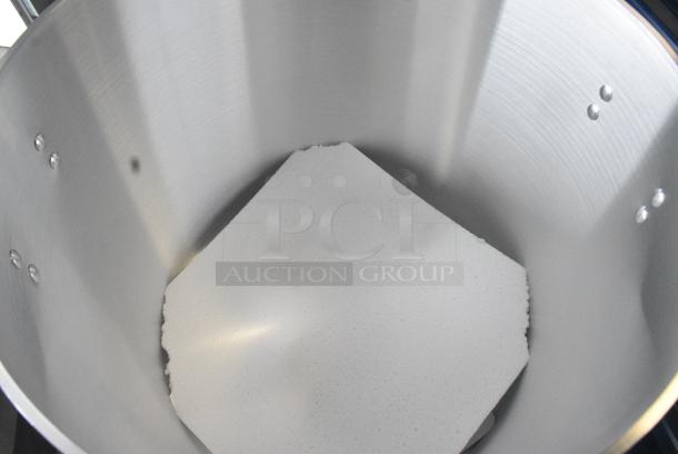 BRAND NEW SCRATCH AND DENT! Choice 471SP100QTHD 100 Qt. Heavy Weight Aluminum Stock Pot w/ Lid - Image 2 of 5