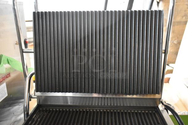 BRAND NEW SCRATCH AND DENT! 2024 Avantco 177PG200 Stainless Steel Commercial Countertop Panini Press. 120 Volts, 1 Phase. Tested and Working! - Image 8 of 10