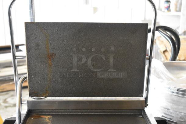 BRAND NEW SCRATCH AND DENT! 2024 Avantco PG200GS Commercial Panini Sandwich Grill with Grooved Top and Smooth Bottom Plates, and 13 3/8" x 8 3/4" Cooking Surface. 120 Volts, 1 Phase. Tested and Working! - Image 8 of 10