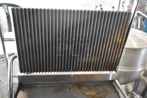 BRAND NEW SCRATCH AND DENT! 2024 Avantco PG200GS Commercial Panini Sandwich Grill with Grooved Top and Smooth Bottom Plates, and 13 3/8" x 8 3/4" Cooking Surface. 120 Volts, 1 Phase. Tested and Working! - Image 8 of 10