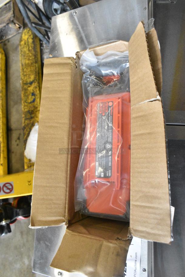 BRAND NEW SCRATCH AND DENT! Hoover CH90040 M-PWR 40V Li-Ion Battery for HushTone Cordless Vacuums - Image 3 of 7