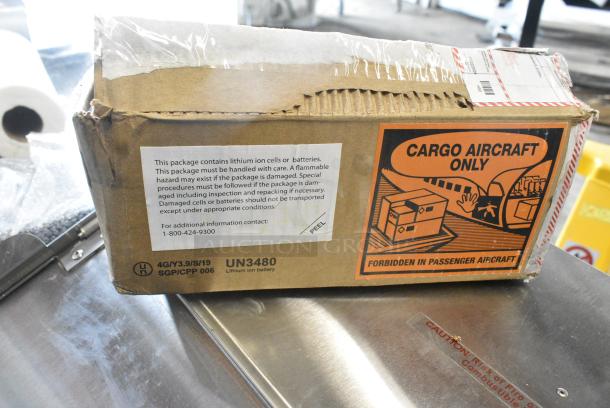 BRAND NEW SCRATCH AND DENT! Hoover CH90040 M-PWR 40V Li-Ion Battery for HushTone Cordless Vacuums - Image 6 of 7