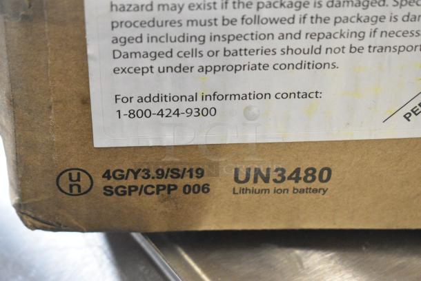 BRAND NEW SCRATCH AND DENT! Hoover CH90040 M-PWR 40V Li-Ion Battery for HushTone Cordless Vacuums - Image 7 of 7