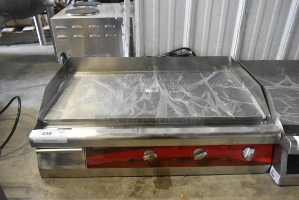 BRAND NEW SCRATCH AND DENT! Avantco 177EG30N Stainless Steel 30" Electric Countertop Griddle. 208/240 Volts. - Image 5 of 8
