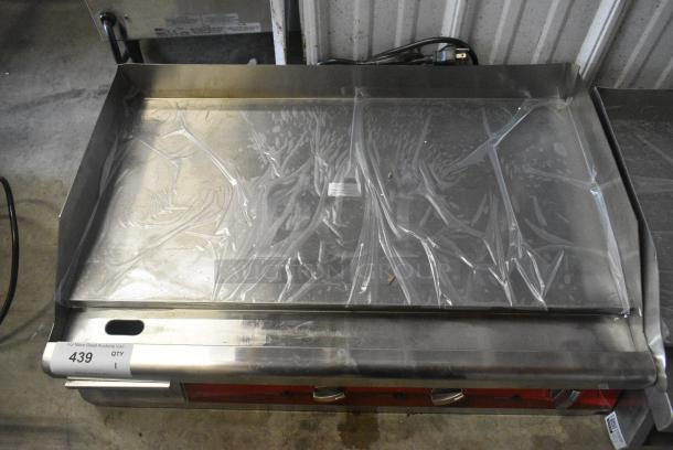 BRAND NEW SCRATCH AND DENT! Avantco 177EG30N Stainless Steel 30" Electric Countertop Griddle. 208/240 Volts. - Image 6 of 8