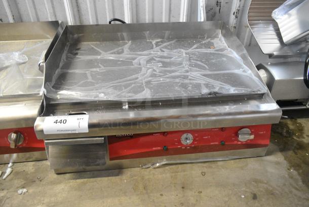 BRAND NEW SCRATCH AND DENT! Avantco 177EG24N Stainless Steel 24" Electric Countertop Griddle. 208/240 Volts. - Image 5 of 7