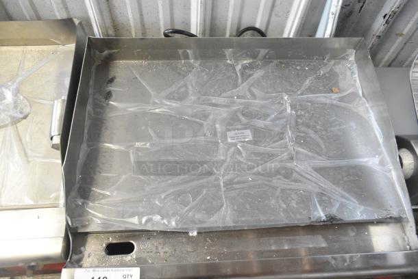 BRAND NEW SCRATCH AND DENT! Avantco 177EG24N Stainless Steel 24" Electric Countertop Griddle. 208/240 Volts. - Image 6 of 7