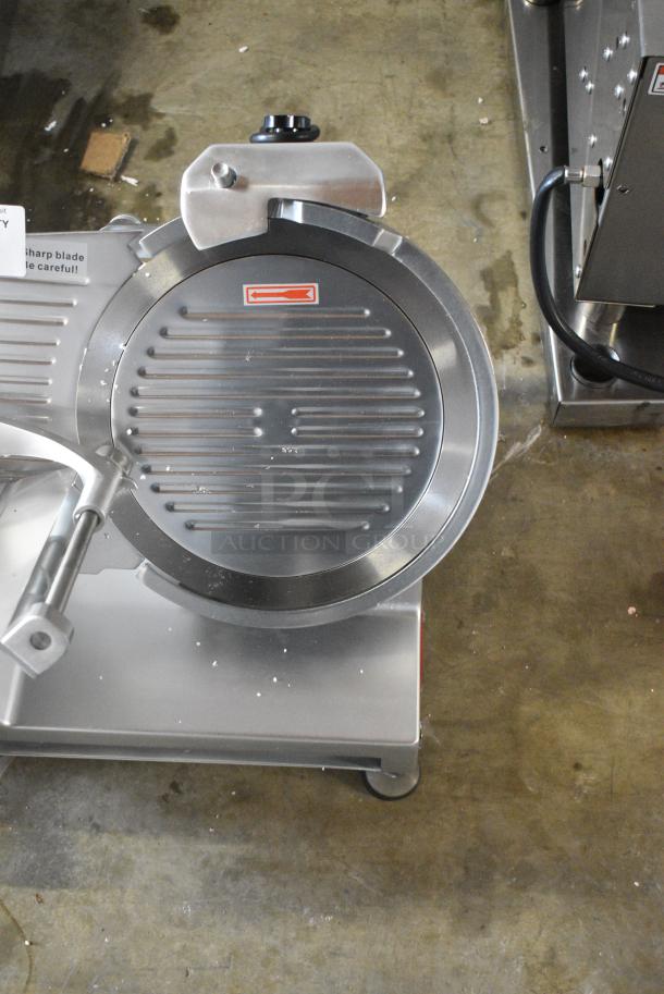 BRAND NEW SCRATCH AND DENT! Avantco 177SL512 Stainless Steel 12" Manual Gravity Feed Meat Slicer. 110-120 Volts, 1 Phase. Tested and Powers On But Parts Do Not Move. Unit Will Work If Bent Guard is Fixed. - Image 2 of 6
