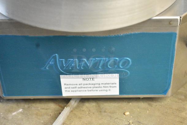 BRAND NEW SCRATCH AND DENT! Avantco 177VBE101A Stainless Steel Electric 20 lb. Vertical Broiler. 120 Volts, 1 Phase. Tested and Working! - Image 2 of 6