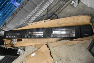 BRAND NEW SCRATCH AND DENT! Boltic 51BIH4500 Black Electric Infrared Heater. 208-240 Volts.