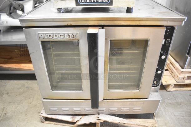 Blodgett Stainless Steel Commercial Natural Gas Powered Full Size Convection Oven w/ View Through Doors, Metal Oven Racks and Thermostatic Controls. - Image 1 of 7
