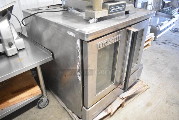 Blodgett Stainless Steel Commercial Natural Gas Powered Full Size Convection Oven w/ View Through Doors, Metal Oven Racks and Thermostatic Controls. - Image 2 of 7