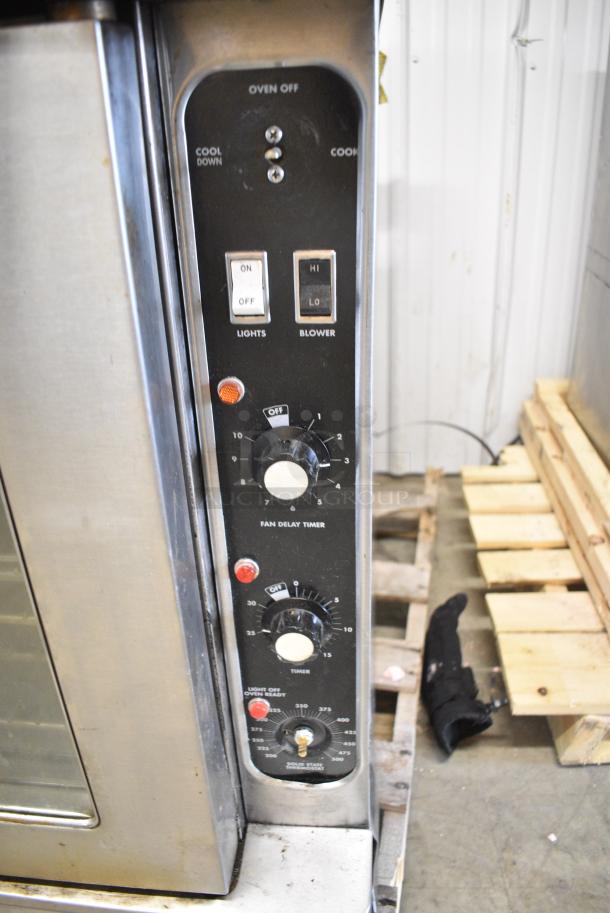 Blodgett Stainless Steel Commercial Natural Gas Powered Full Size Convection Oven w/ View Through Doors, Metal Oven Racks and Thermostatic Controls. - Image 4 of 7