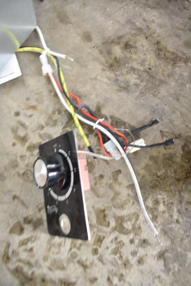 BRAND NEW SCRATCH AND DENT! 2024 Avantco 177BM12SA BM-12SA Bottom Mount Drop-In Full Size Hot Food Well with Square Inside Corners and Drain. 120 Volts, 1 Phase. - Image 3 of 4
