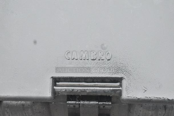 BRAND NEW SCRATCH AND DENT! Cambro Black Poly Insulated Portable Ice Bin on Commercial Casters. - Image 2 of 5