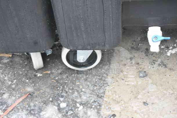 BRAND NEW SCRATCH AND DENT! Cambro Black Poly Insulated Portable Ice Bin on Commercial Casters. - Image 3 of 5