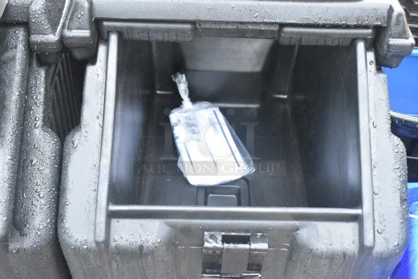 BRAND NEW SCRATCH AND DENT! Cambro Black Poly Insulated Portable Ice Bin on Commercial Casters. - Image 5 of 5