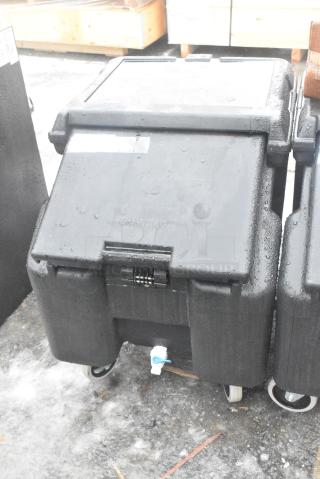 BRAND NEW SCRATCH AND DENT! Cambro Black Poly Insulated Portable Ice Bin on Commercial Casters.