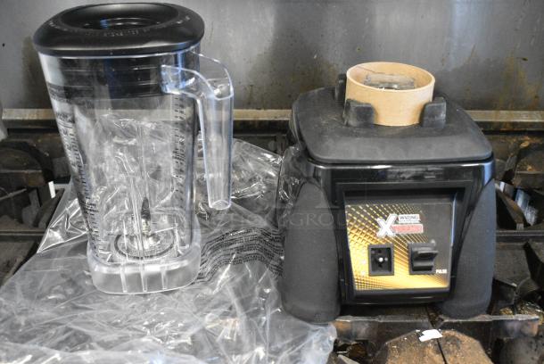 BRAND NEW SCRATCH AND DENT! Waring 929MX1000XT MX1000XTX Xtreme 3 1/2 hp Commercial Blender with Paddle Controls and 64 oz. Copolyester Container. 120 Volts, 1 Phase. - Image 5 of 10