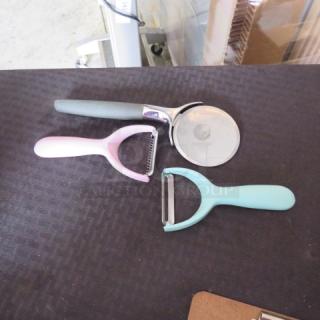 Assorted Utensil. 3XBID