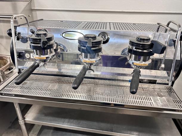 Excellent La Marzocco Strada 3EE 3 Group Espresso Machine 220volt Tested and Working! - Image 7 of 11