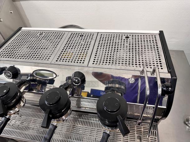 Excellent La Marzocco Strada 3EE 3 Group Espresso Machine 220volt Tested and Working! - Image 8 of 11