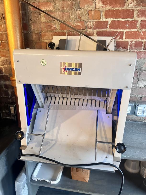 New Omcan Countertop Bread Slicer - 1" Slice Thickness, 18 3/4" Max Loaf Length - 110V, 1/4 hp Tested and Working! - Image 2 of 11