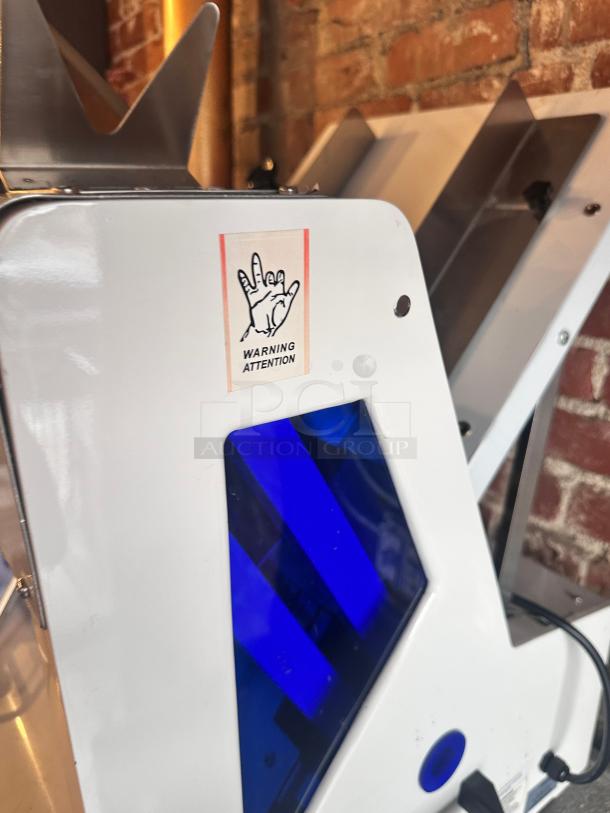 New Omcan Countertop Bread Slicer - 1" Slice Thickness, 18 3/4" Max Loaf Length - 110V, 1/4 hp Tested and Working! - Image 4 of 11