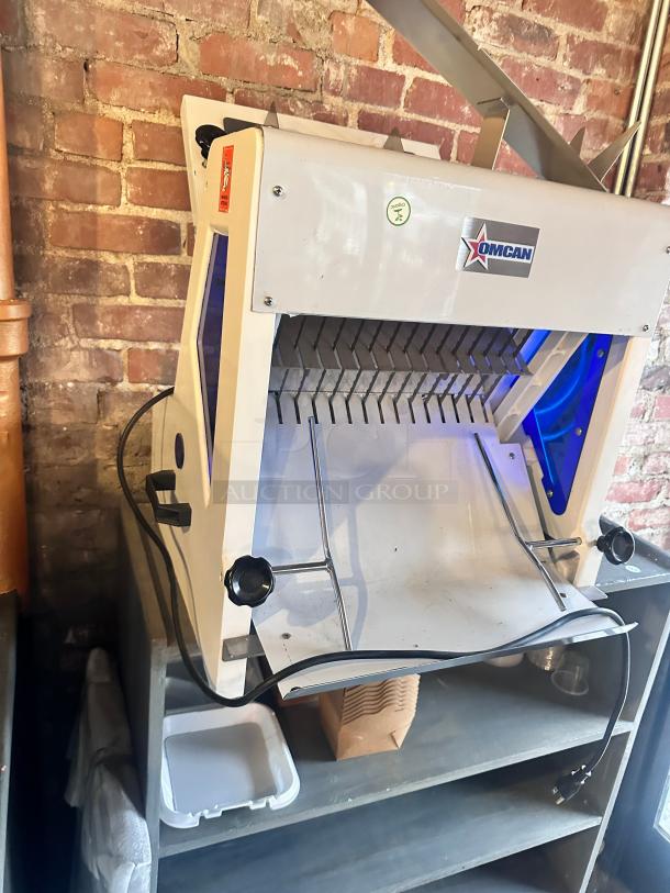 New Omcan Countertop Bread Slicer - 1" Slice Thickness, 18 3/4" Max Loaf Length - 110V, 1/4 hp Tested and Working! - Image 7 of 11