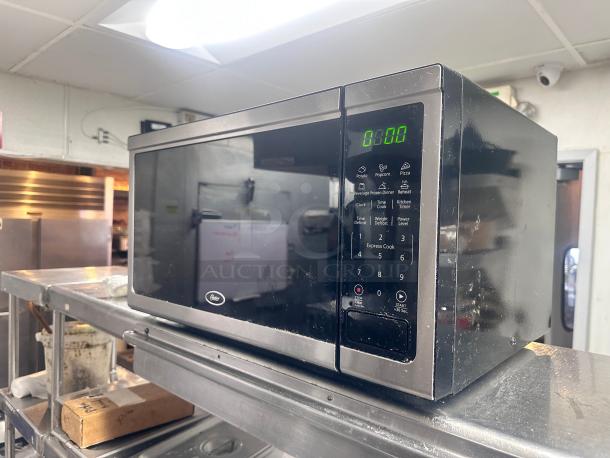Oster OGCMDM11S2-10 Microwave Oven 115volt Tested and Working! - Image 3 of 6