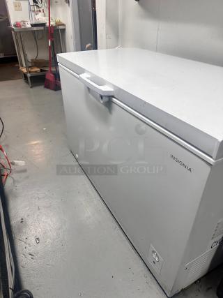 Excellent Insignia 10.2 Cu. Ft. Chest Freezer - White 115volt Tested and Working!